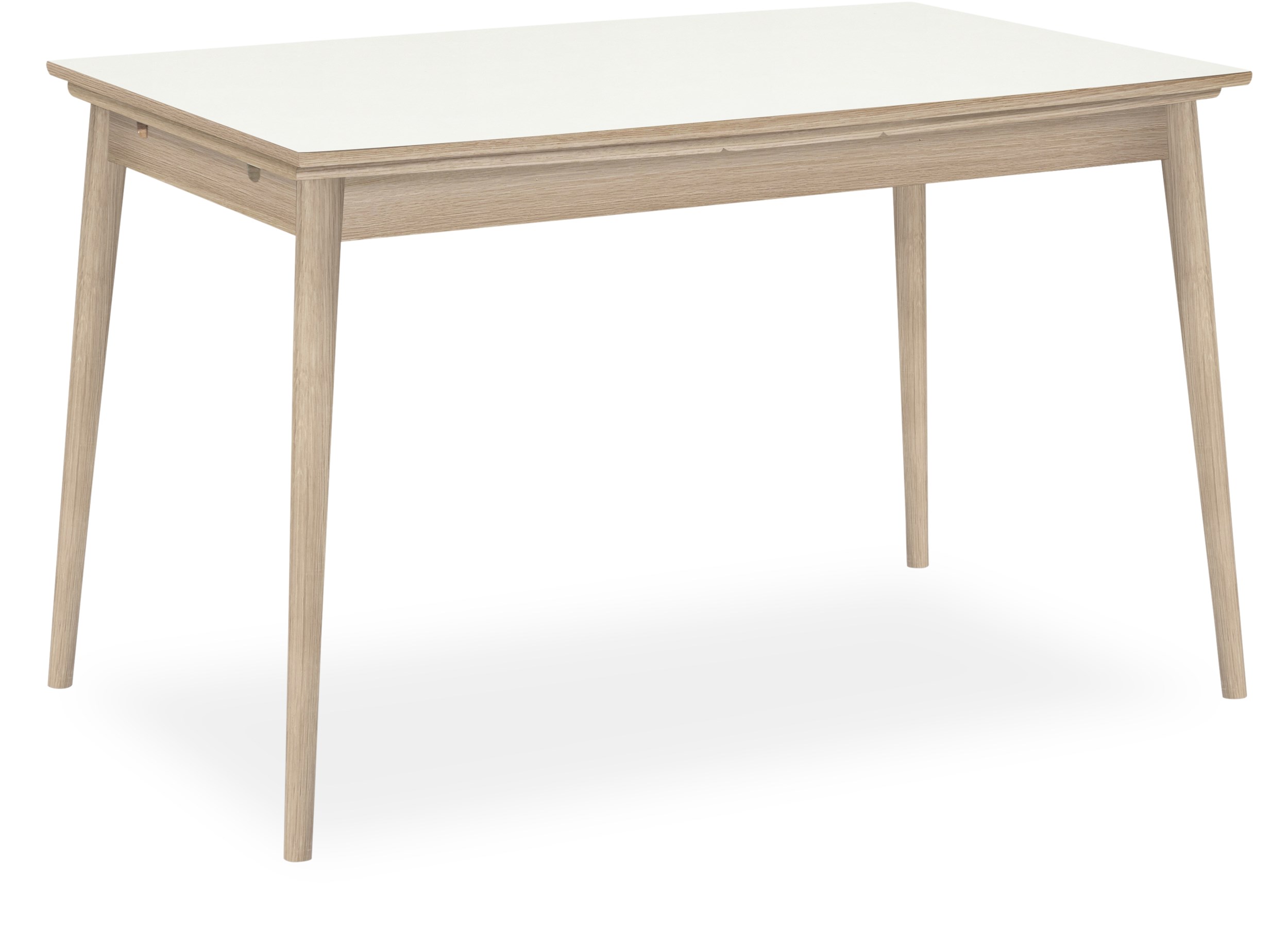 Curve Spisebord 122 x 82 x 75 cm - 101 White højtrykslaminat, kant i hvidpigmenteret matlakeret eg og ben i massiv hvidpigmenteret matlakeret eg.
